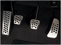 Aluminum pedals (same as Version NISMO)