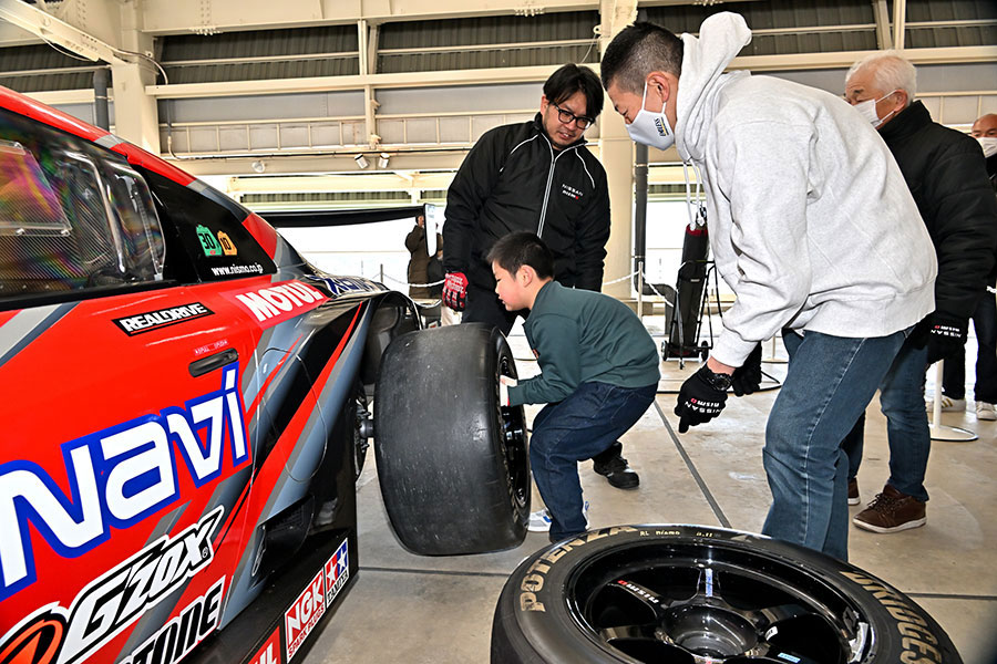 レーシングカー体験イベント（RACING CAR EXPERIENCE EVENTS）ピットワークシミュレーション（PITWORK SIMULATION）
