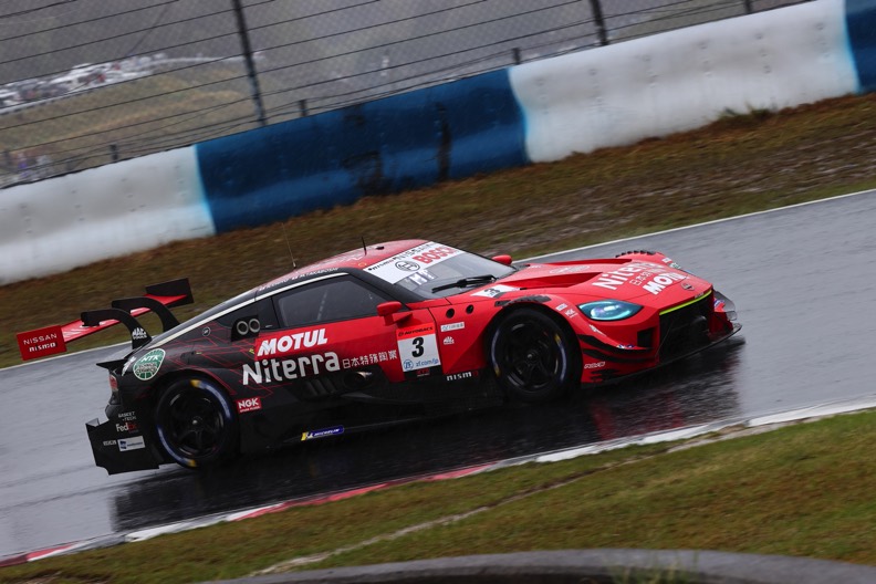 23年シーズン開幕戦、悪天候で波乱のレースを#23 MOTUL AUTECH Zが制 23年シーズン開幕戦、悪天候で波乱のレースを#23 MOTUL AUTECH Zが制