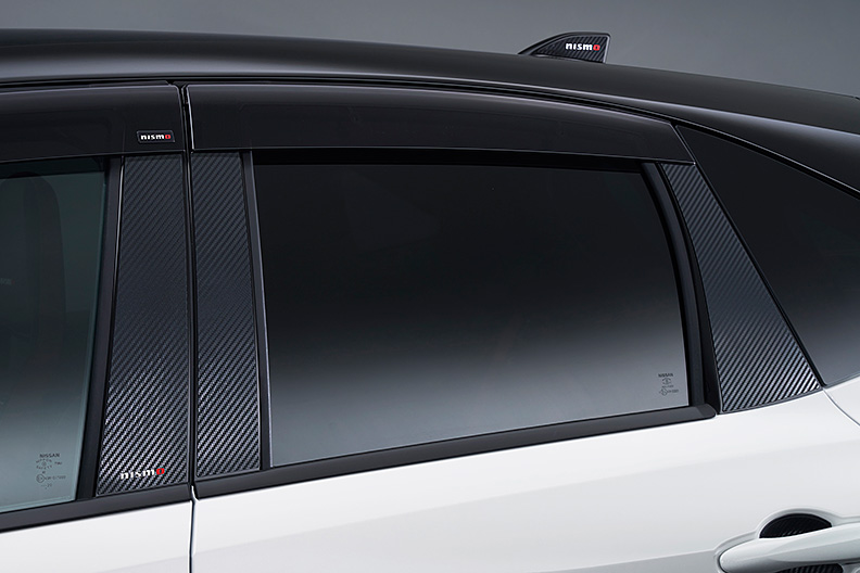 ピラーガーニッシュ E13 NISMO プラスチックバイザー装着車装着例