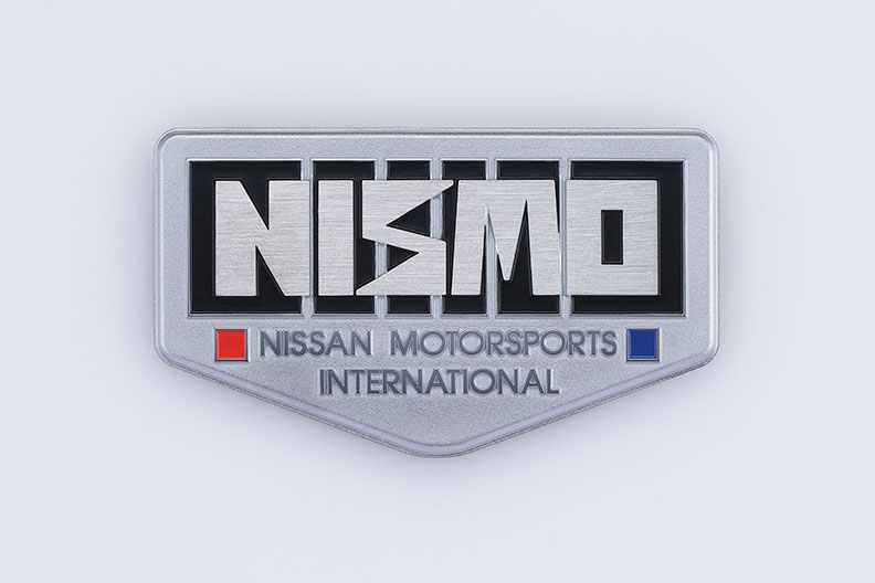 初代NISMOロゴ復刻エンブレム（五角形）の写真