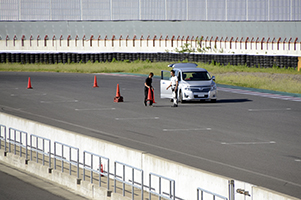 サーキットレッスン 〜 ステアリングワーク、アクセルワークを学ぶ