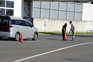 サーキットレッスン 〜 ステアリングワーク、アクセルワークを学ぶ
