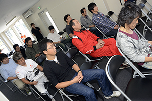 サーキットレッスン 〜 ステアリングワーク、アクセルワークを学ぶ