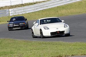 サーキットレッスン 〜 ステアリングワーク、アクセルワークを学ぶ