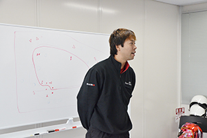 ドライビングレッスン開催報告 〜 ブレーキ、荷重移動、車両挙動を学ぶ
