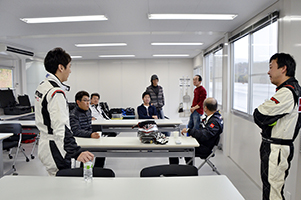 ドライビングレッスン開催報告 〜 ブレーキ、荷重移動、車両挙動を学ぶ