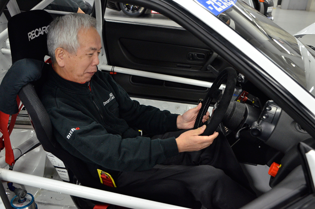 神の手を持つレジェンド藤田が記念車を蘇らせる 〜 NISMOフェスティバル準備(映像付き)