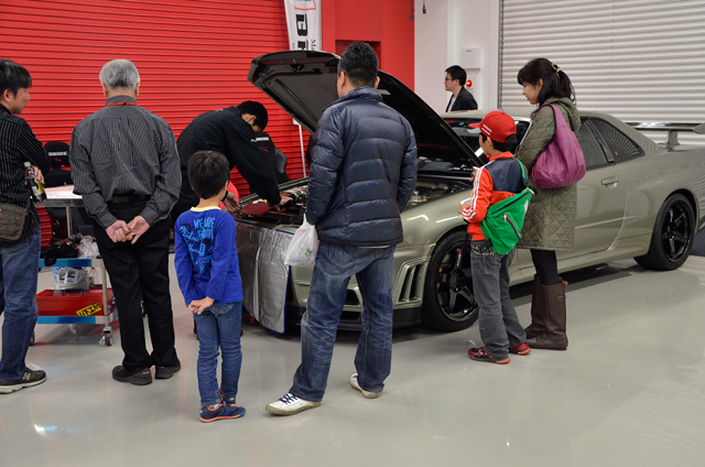 BNR34用カーボン導風板が人気 〜 R35とマーチNISMOにも注目集まる