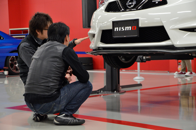 BNR34用カーボン導風板が人気 〜 R35とマーチNISMOにも注目集まる