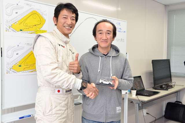 ステアリングを切るタイミングと量を知る 〜 ドライビングレッスンレポート