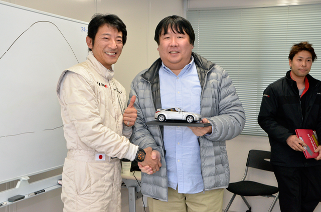 ステアリングを切るタイミングと量を知る 〜 ドライビングレッスンレポート