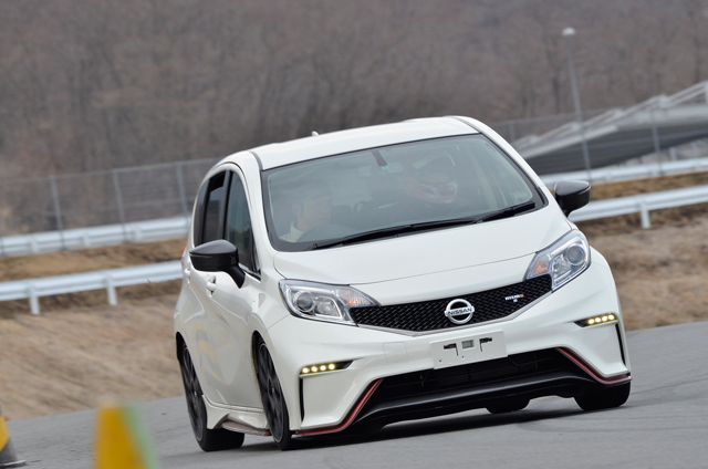 ノートNISMO SやらマーチNISMO Sやら… 〜 スタッフ向けドライビングレッスン