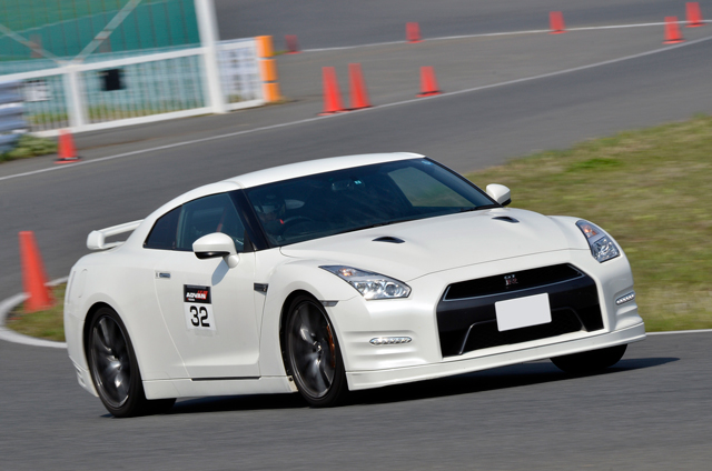 タイヤをならしてコーナリング 〜 サーキットレッスンレポート