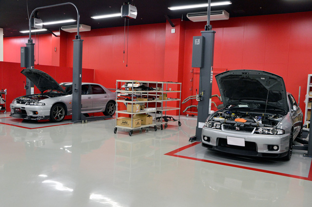 4ドアGT-R(R33)に作業 〜 エンジン搭載やらシャシーリフレッシュやら・・・