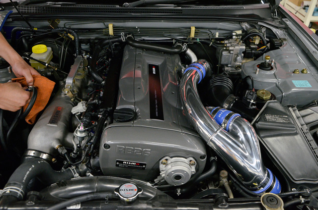 4ドアGT-R(R33)に作業 〜 エンジン搭載やらシャシーリフレッシュやら・・・