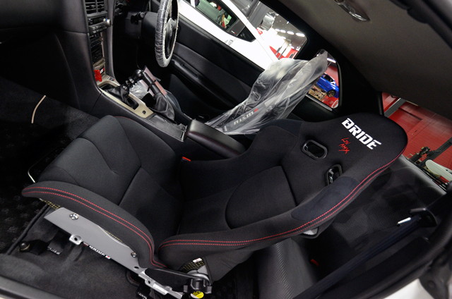 BNR34にOHLINS車高調&BRIDEシート装着