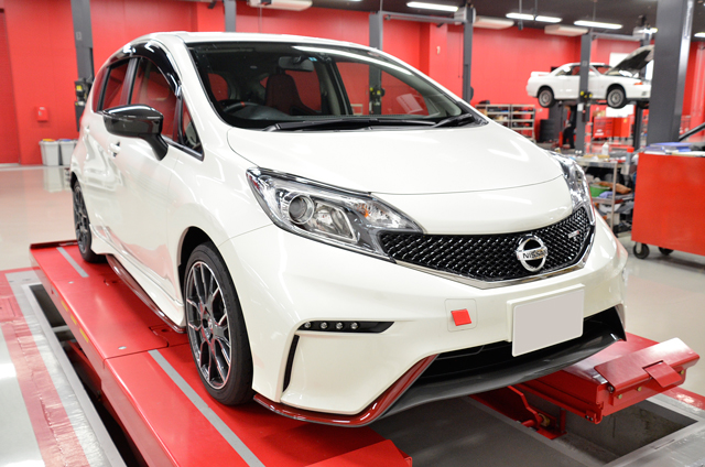 ノートNISMO Sに牽引フック装着