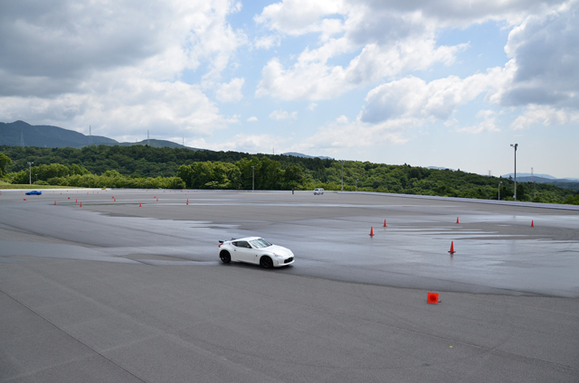 スライドコントロールの重要性 〜 ドライビングレッスンP2レポート