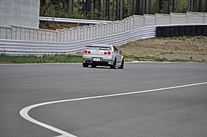 「BNR34 + R35純正ブレーキ」当主チェック